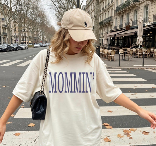 Mommin' Tee
